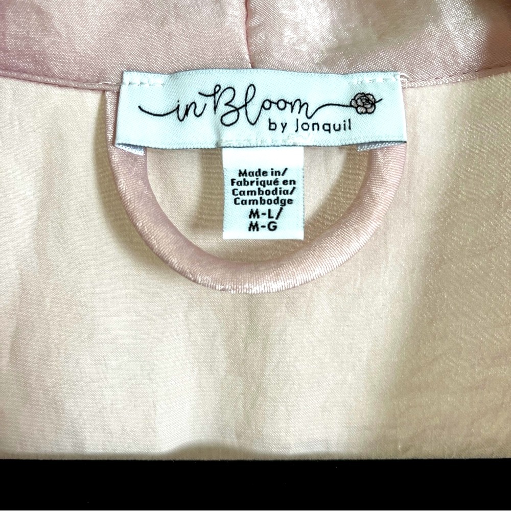In Bloom by Jonquil | NWT Bailey Lace Trim Satin Wrap Size M/L - Picture 5 of 6